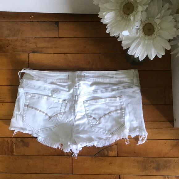 White distressed denim shorts - Picture 2 of 2